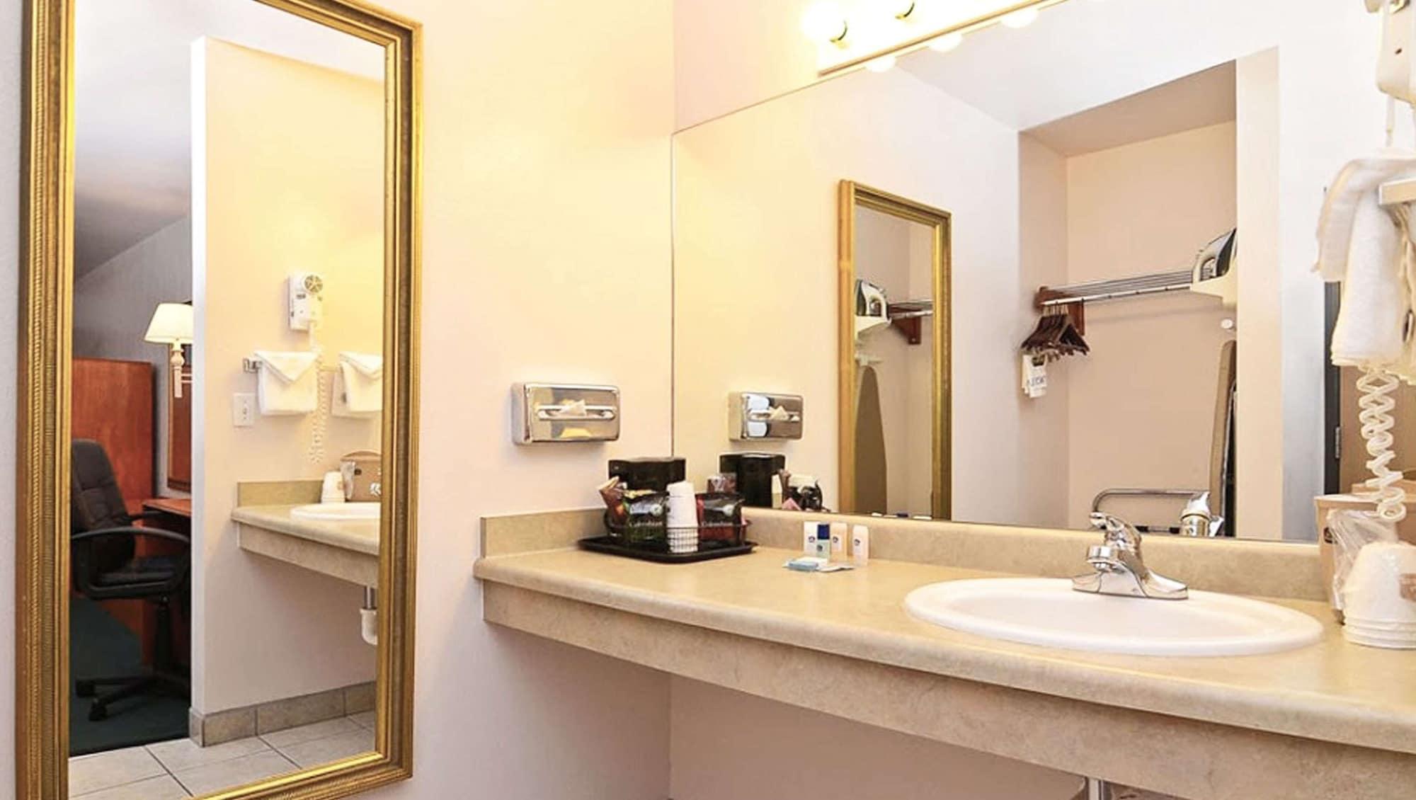 Magnuson Hotel Маниту Спрингс Екстериор снимка