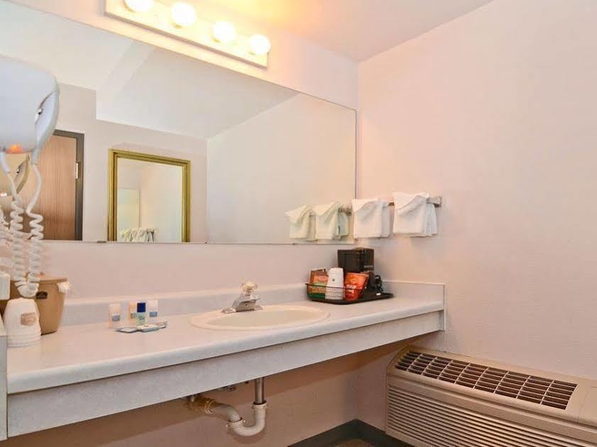 Magnuson Hotel Маниту Спрингс Екстериор снимка